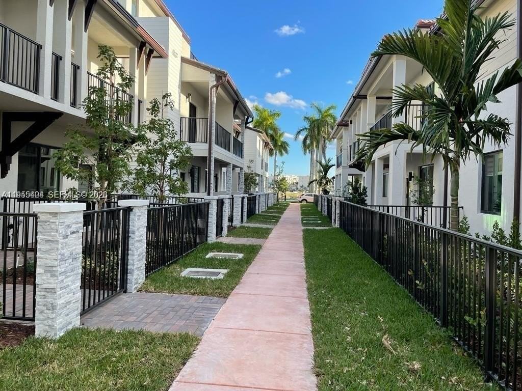 4657 Nw 83rd Pkwy - Photo 3 of 23