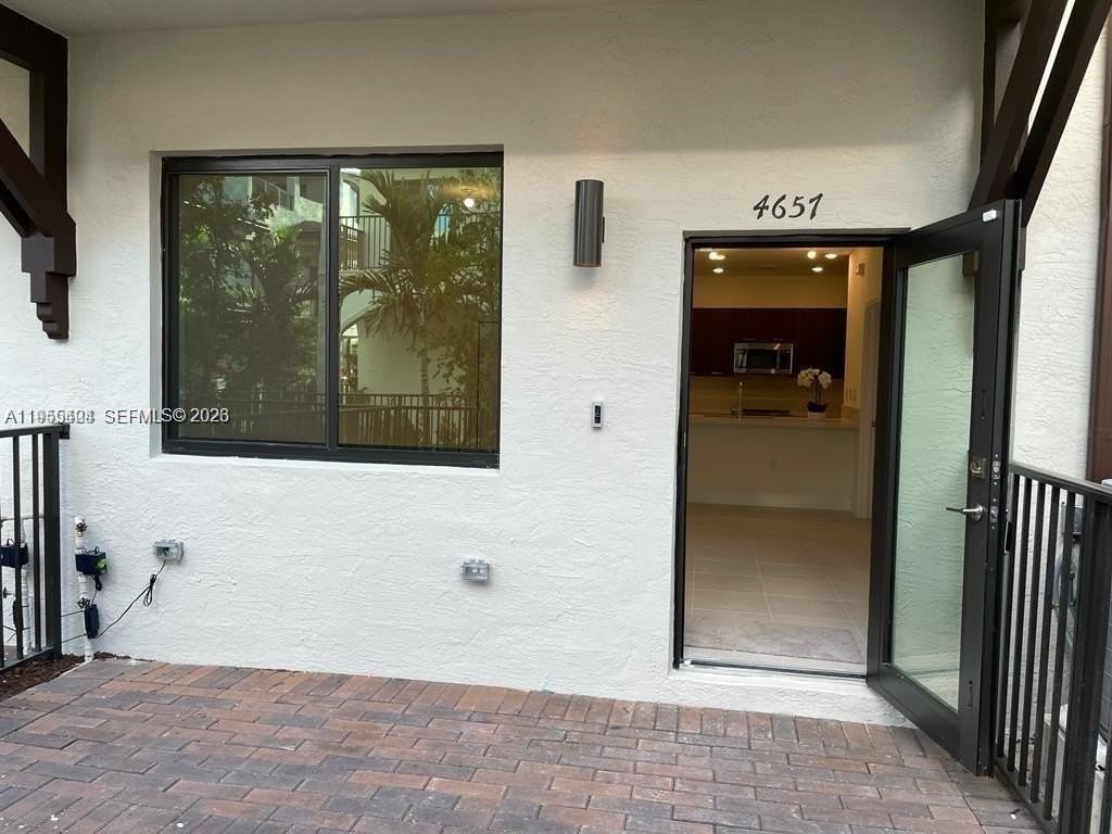 4657 Nw 83rd Pkwy - Photo 4 of 23