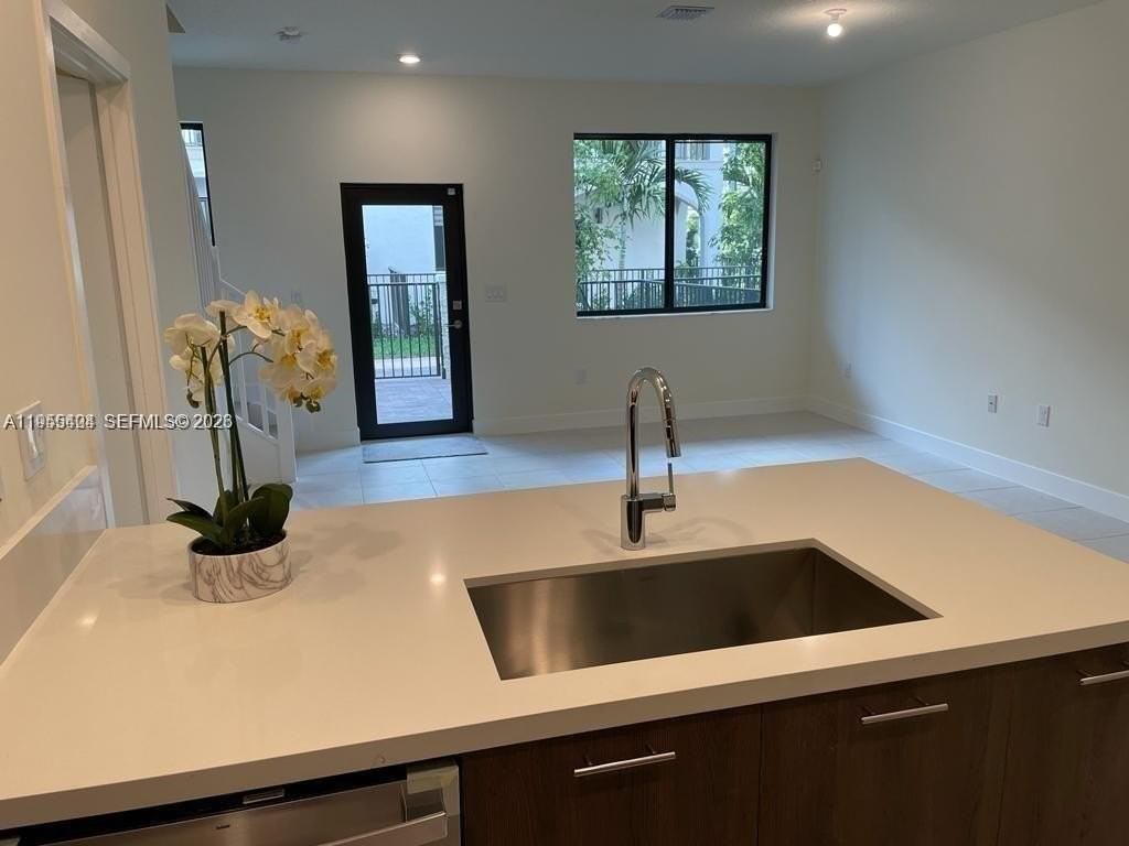 4657 Nw 83rd Pkwy - Photo 7 of 23