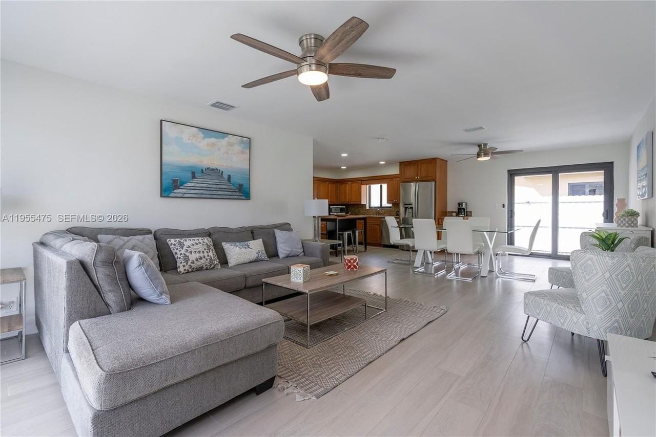 510 Se 3rd Ave #A - Photo 5 of 21