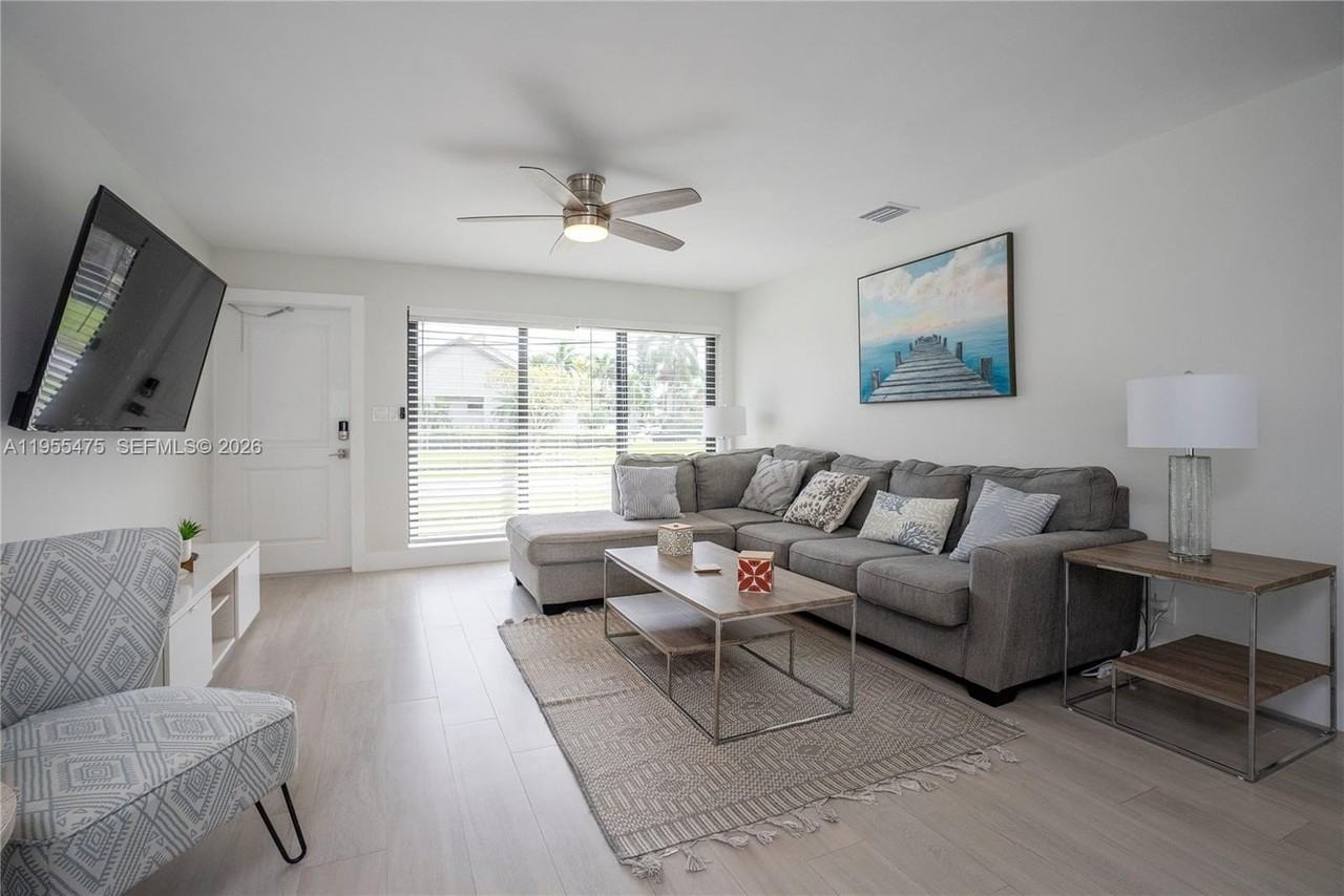 510 Se 3rd Ave #A - Photo 6 of 21