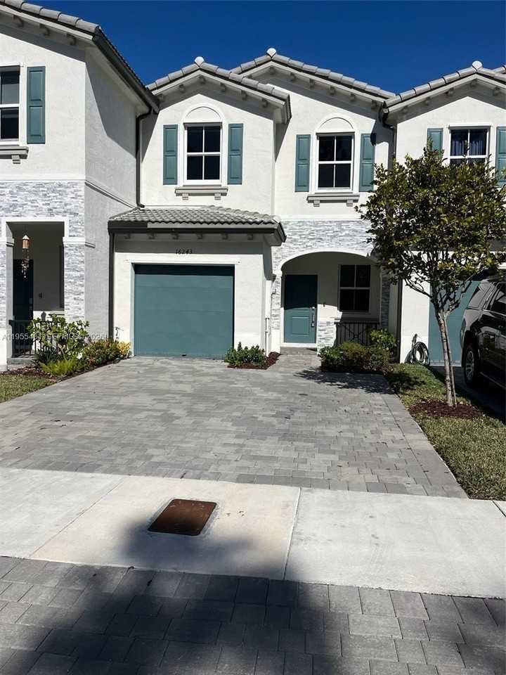 16243 Sw 289th St #16243 - Photo 3 of 12