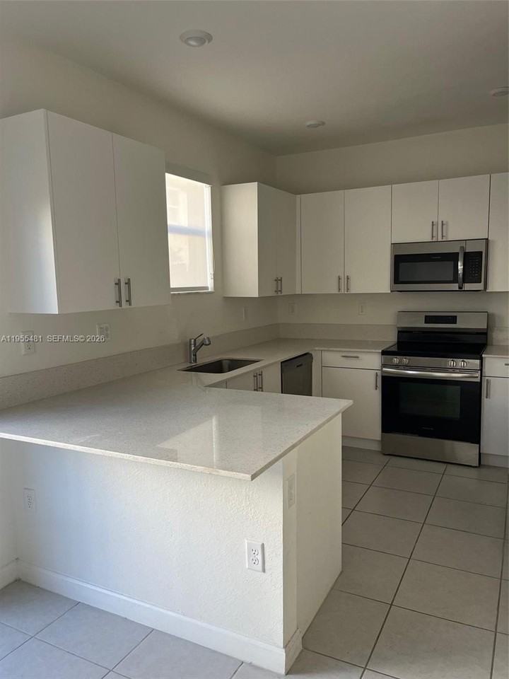 16243 Sw 289th St #16243 - Photo 4 of 12
