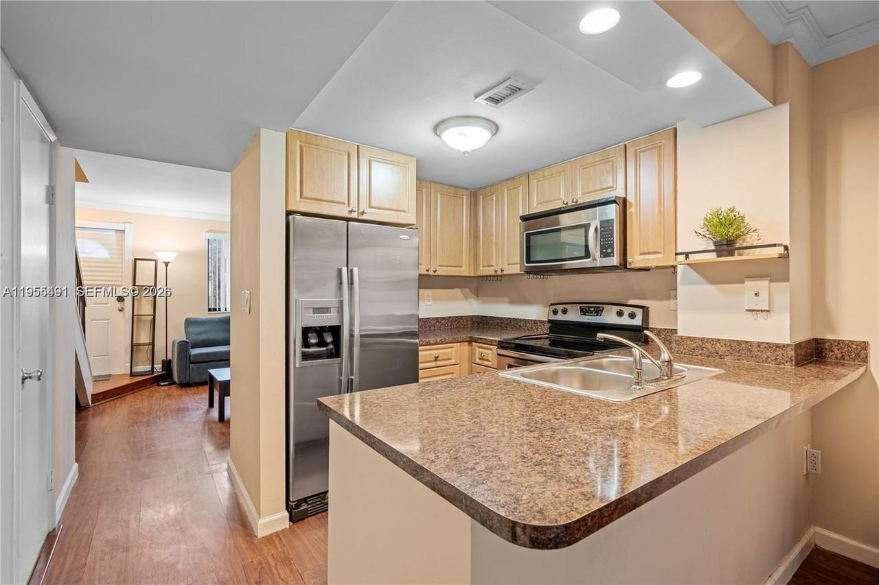 1927 Sw 107th Ave #306 - Photo 6 of 23