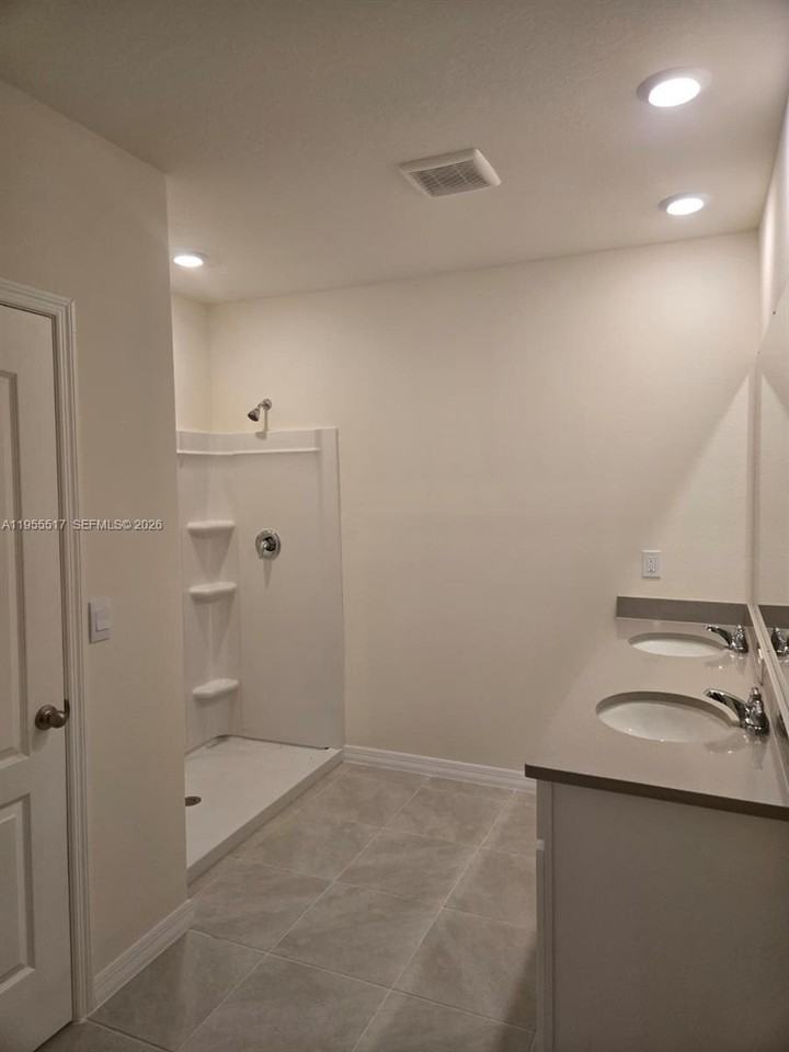 492 Taylor Groves Dr #492 - Photo 6 of 10