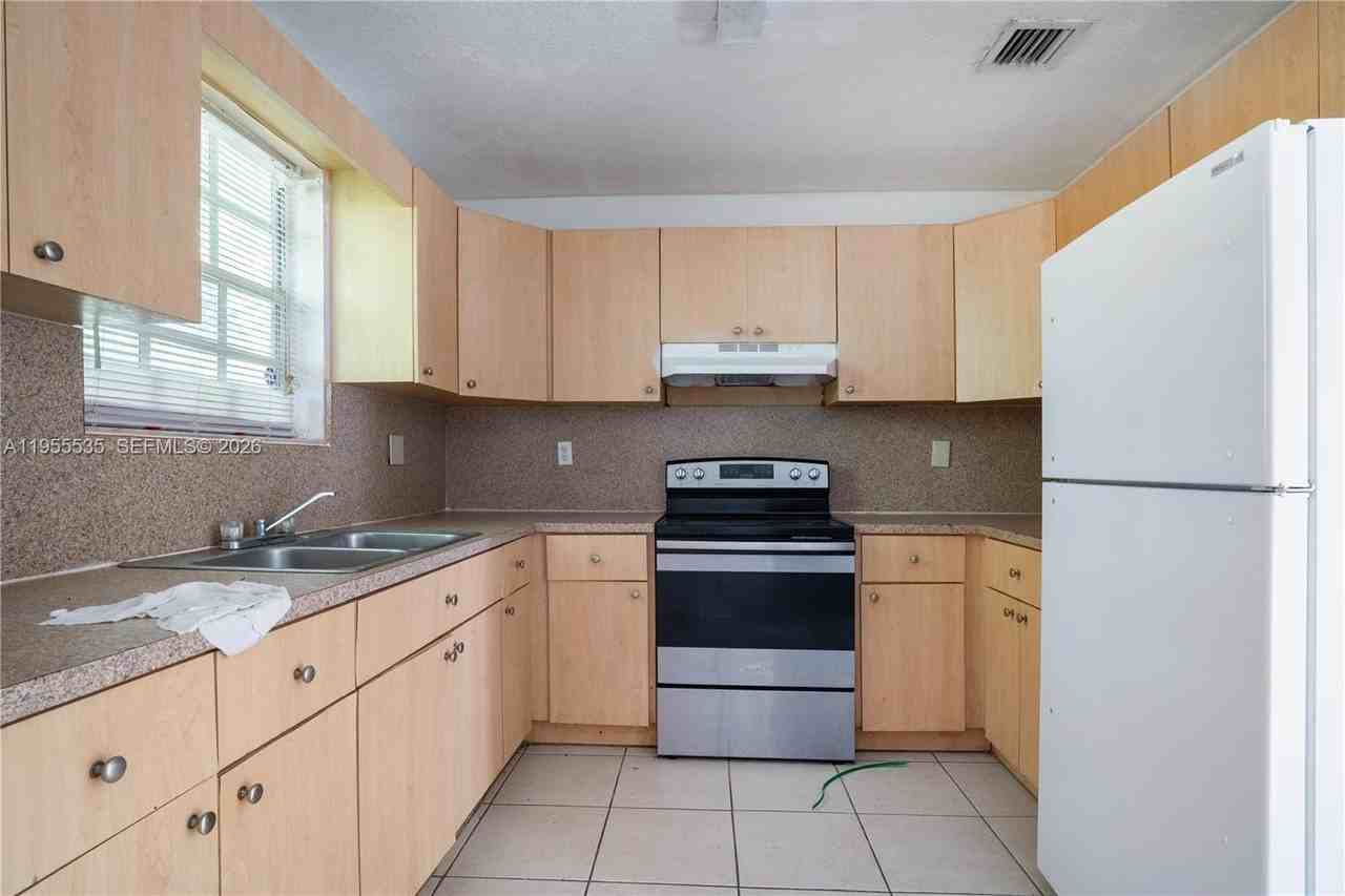 415 N 60th Way #1 - Photo 5 of 22