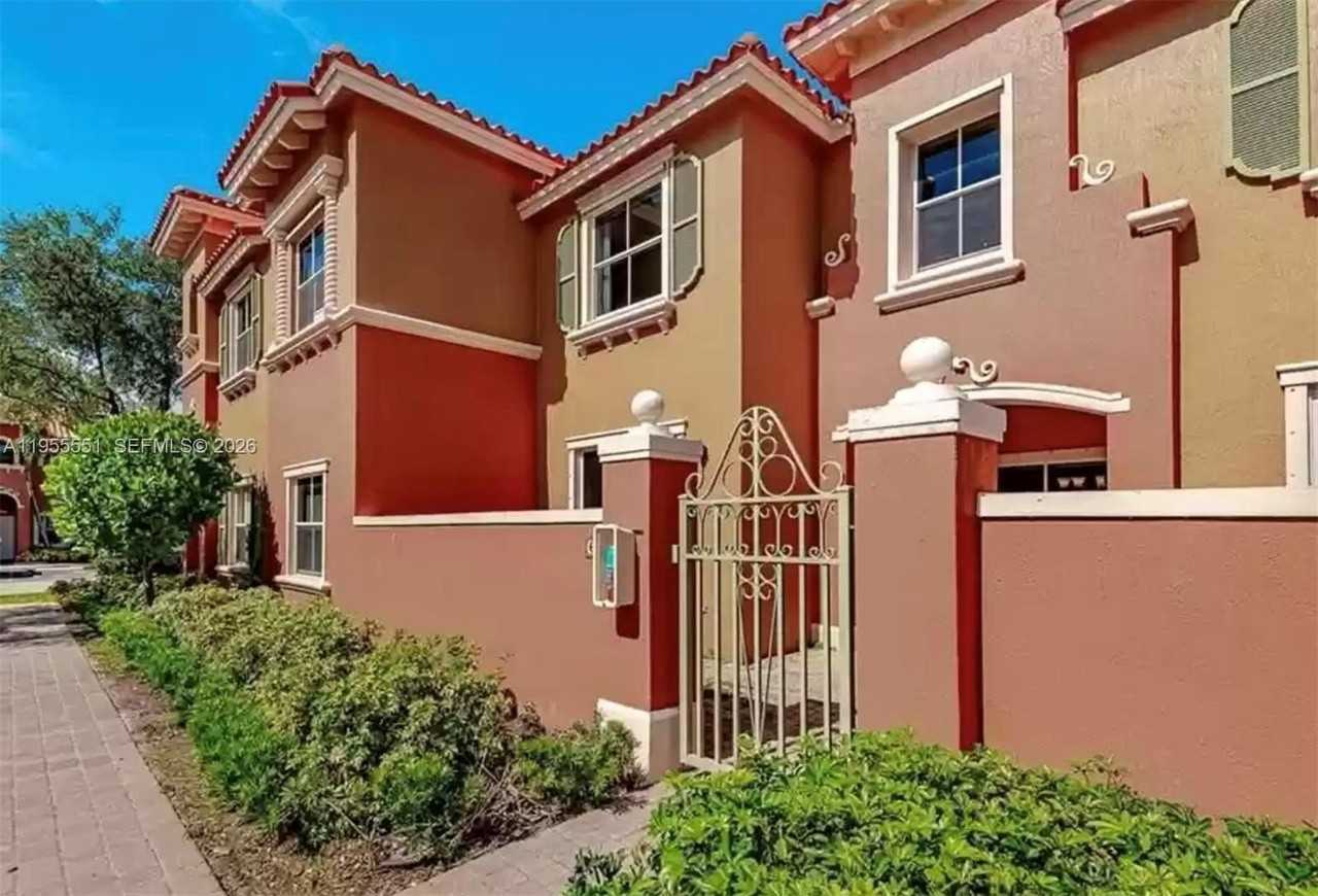 611 Sw 107th Ave #1702 - Photo 2 of 18