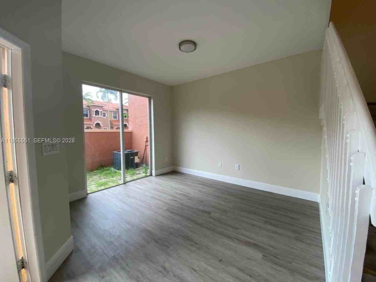 611 Sw 107th Ave #1702 - Photo 5 of 18