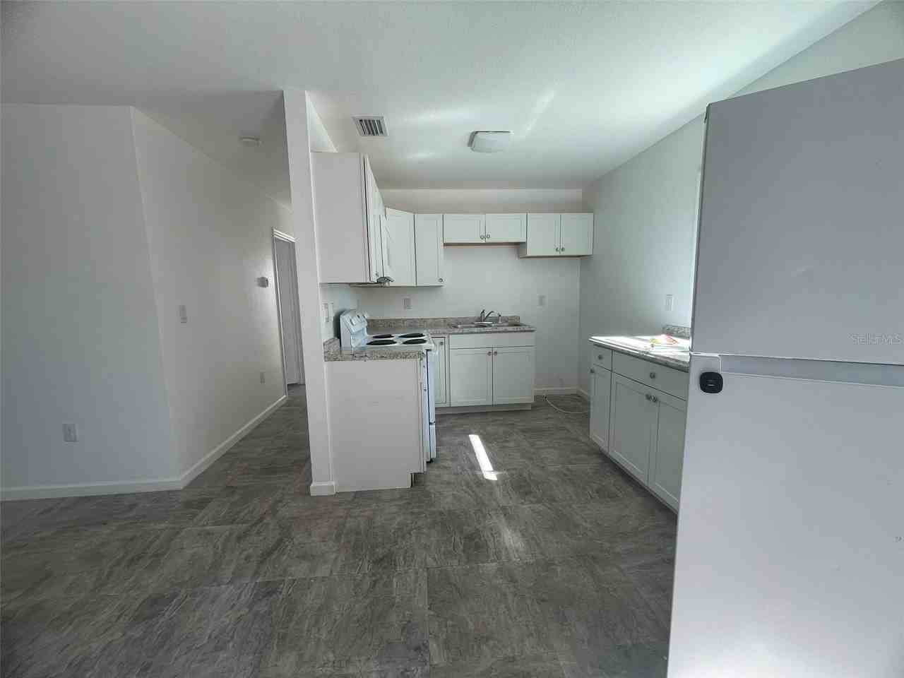 525 E Helen Ave - Photo 7 of 28