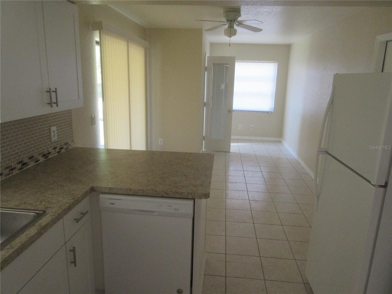 979 Roseway Ter Nw - Photo 5 of 9