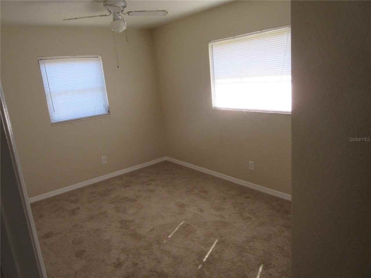 979 Roseway Ter Nw - Photo 6 of 9