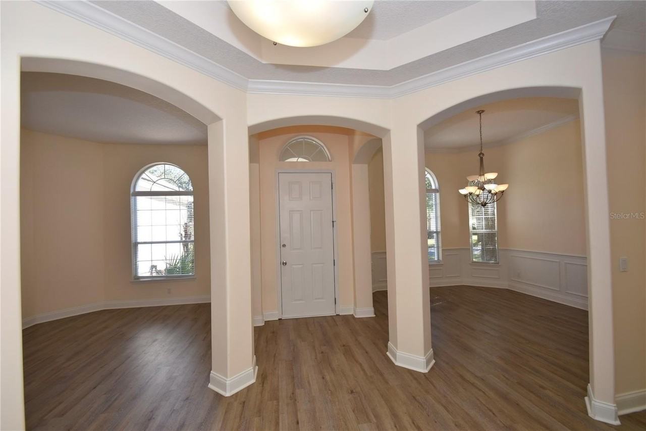 17 N Village Dr - Photo 3 of 50