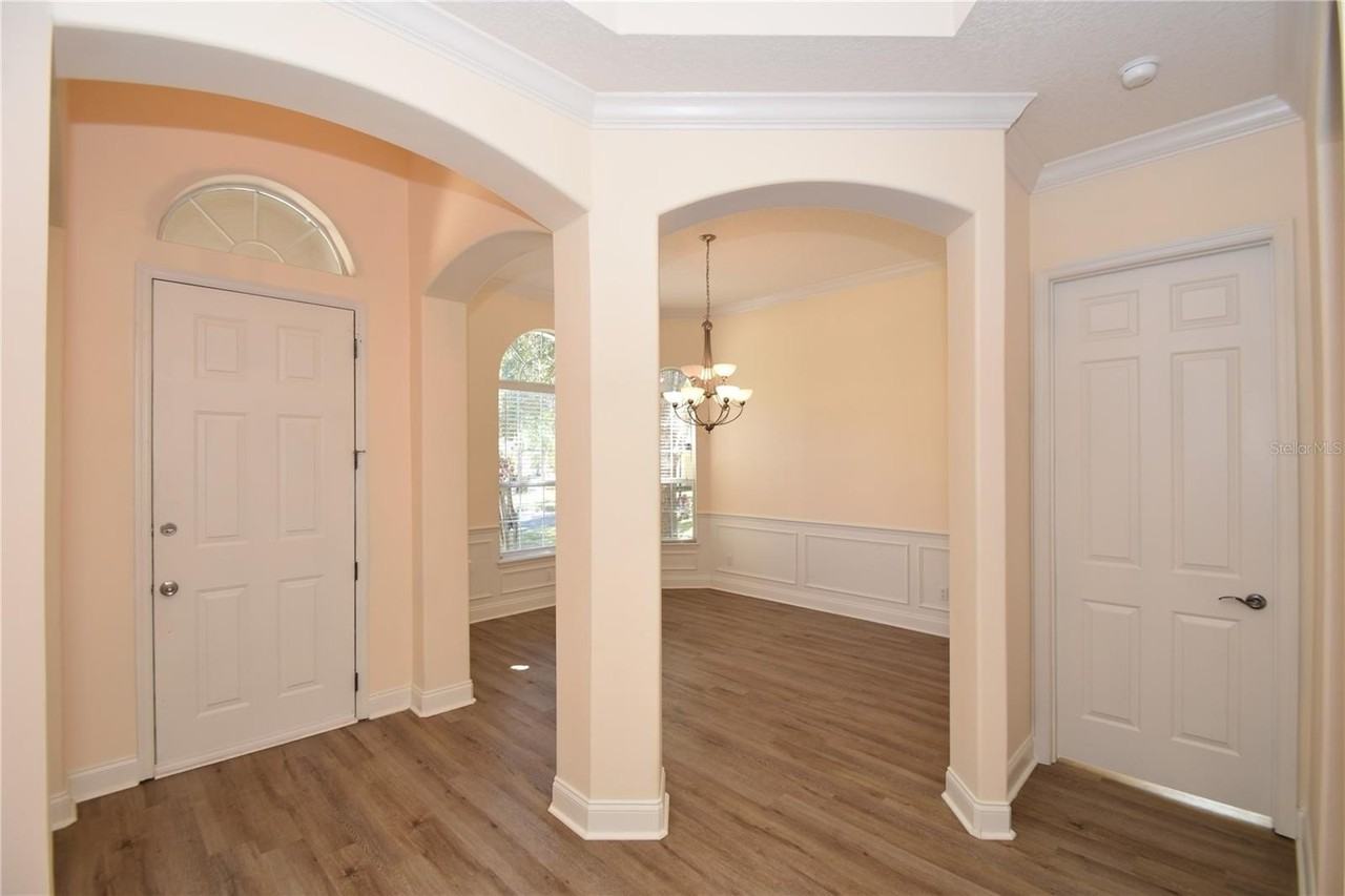 17 N Village Dr - Photo 4 of 50