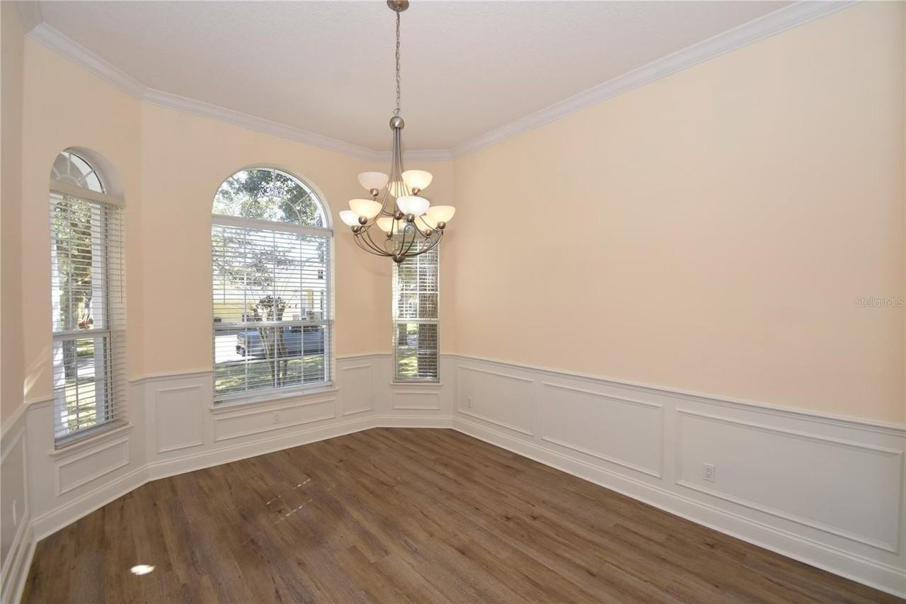 17 N Village Dr - Photo 5 of 50