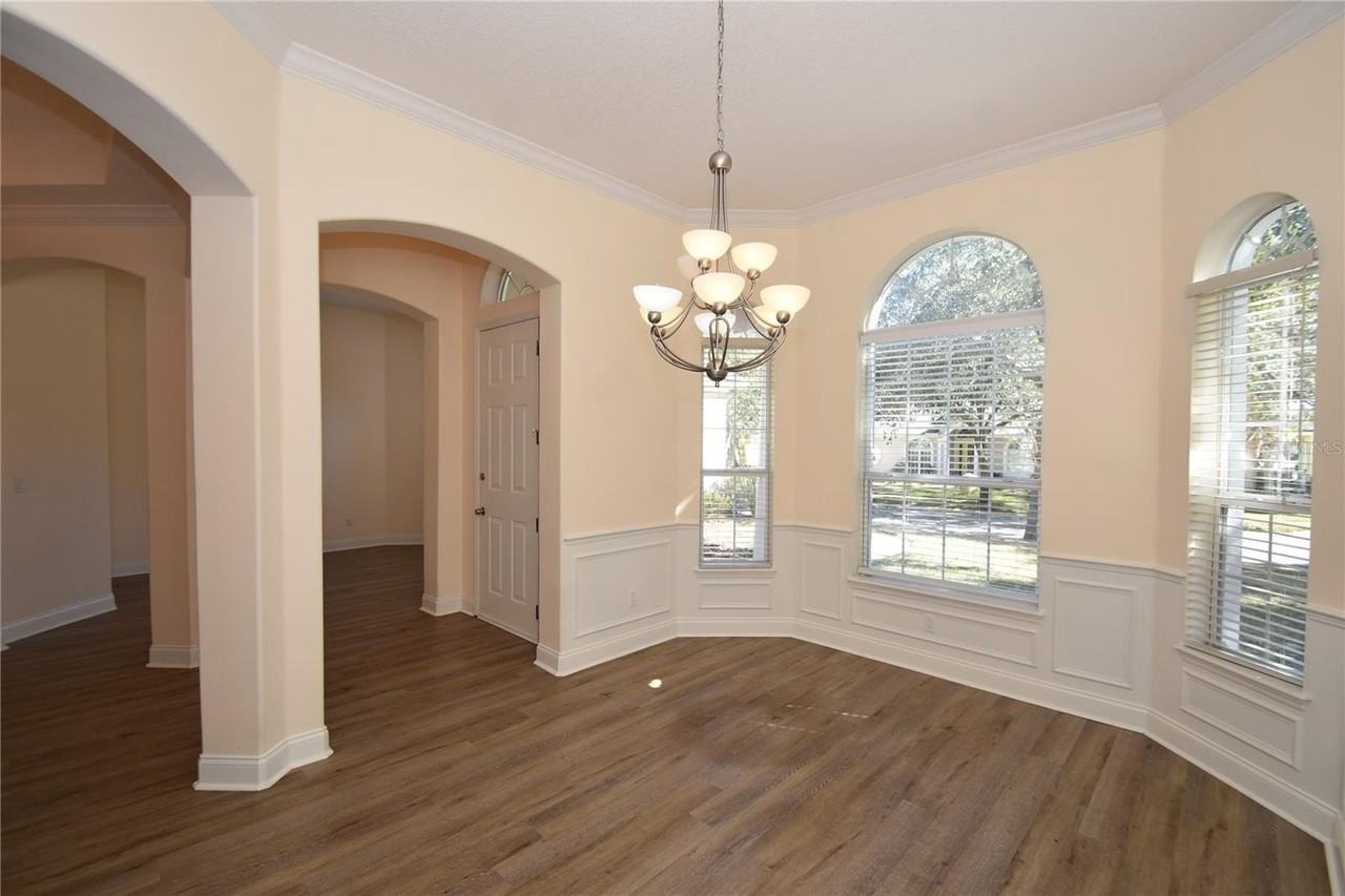 17 N Village Dr - Photo 6 of 50