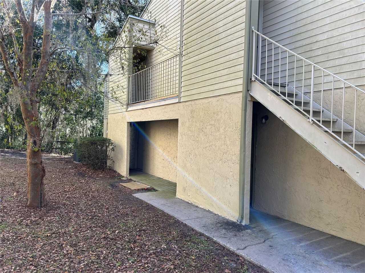 1015 Sw 9th St #B2 - Photo 2 of 12