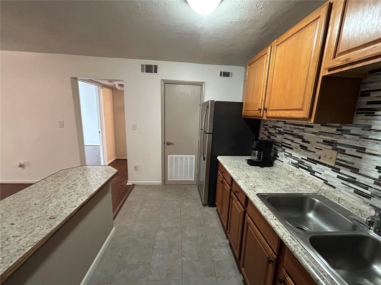 1015 Sw 9th St #B2 - Photo 4 of 12