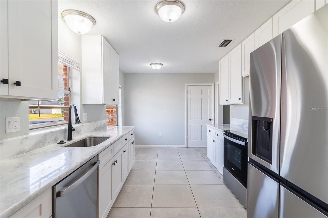 124 Shelley Dr - Photo 3 of 23