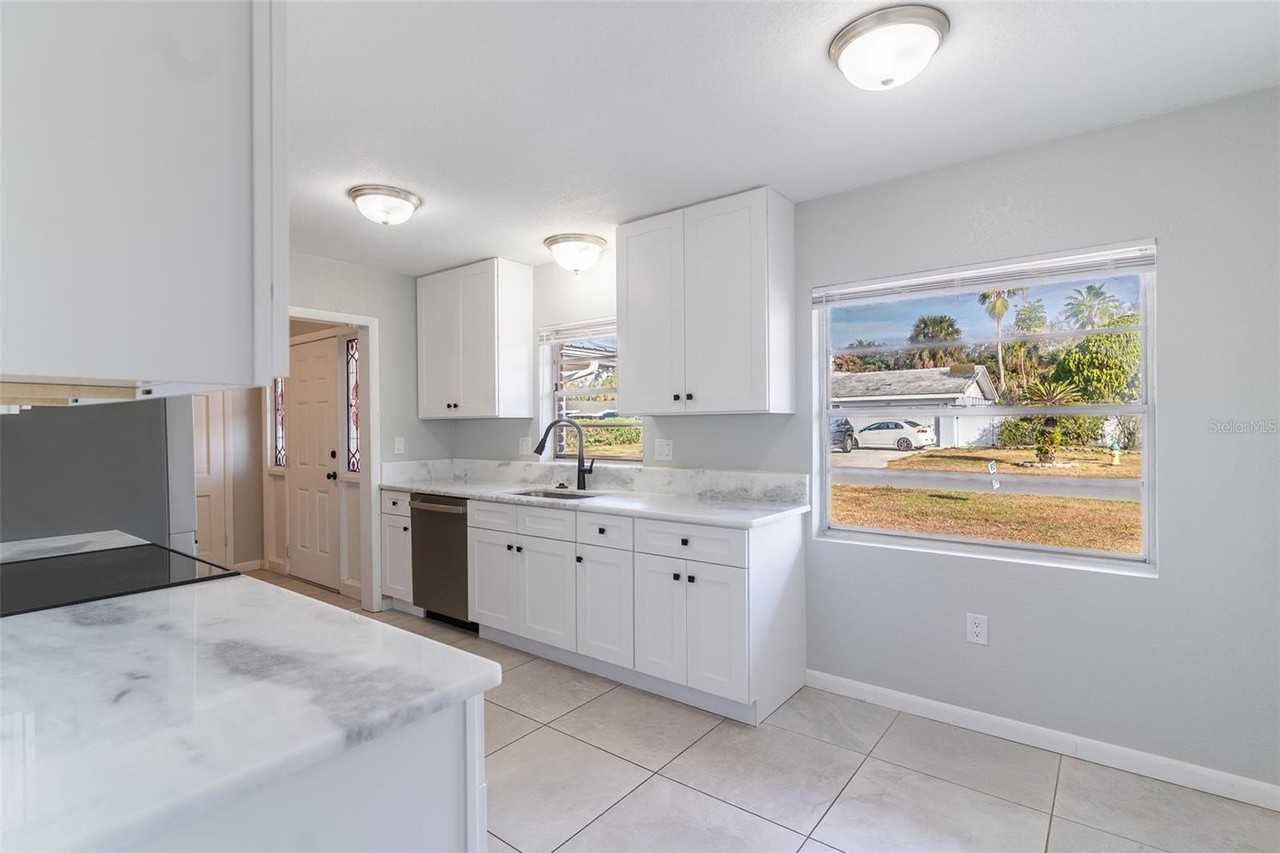 124 Shelley Dr - Photo 4 of 23