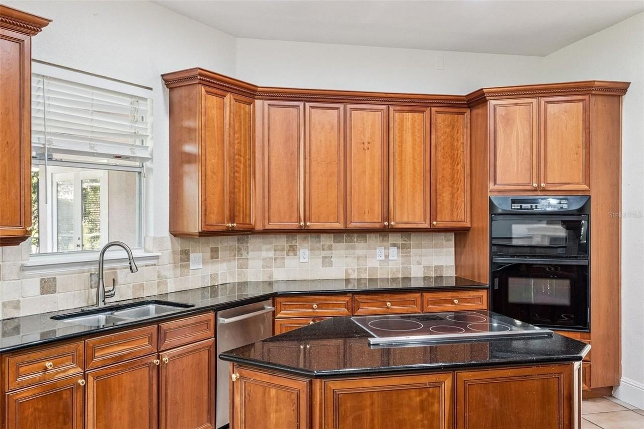 8824 Elliotts Ct - Photo 7 of 43