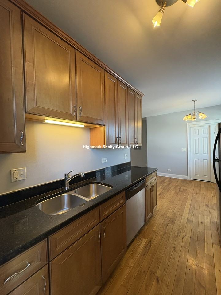 4548 W George St #3A - Photo 5 of 10