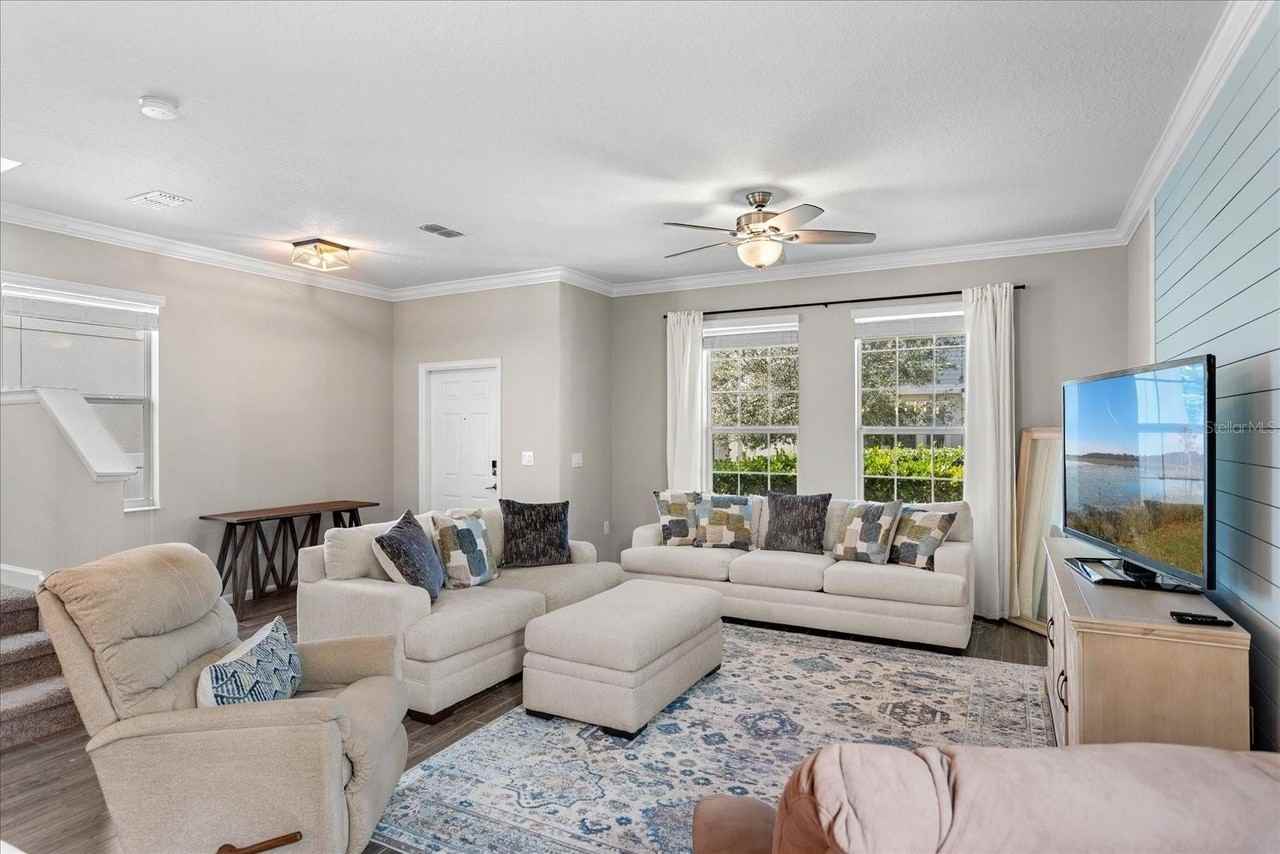 11096 Silver Surfer Aly - Photo 2 of 22