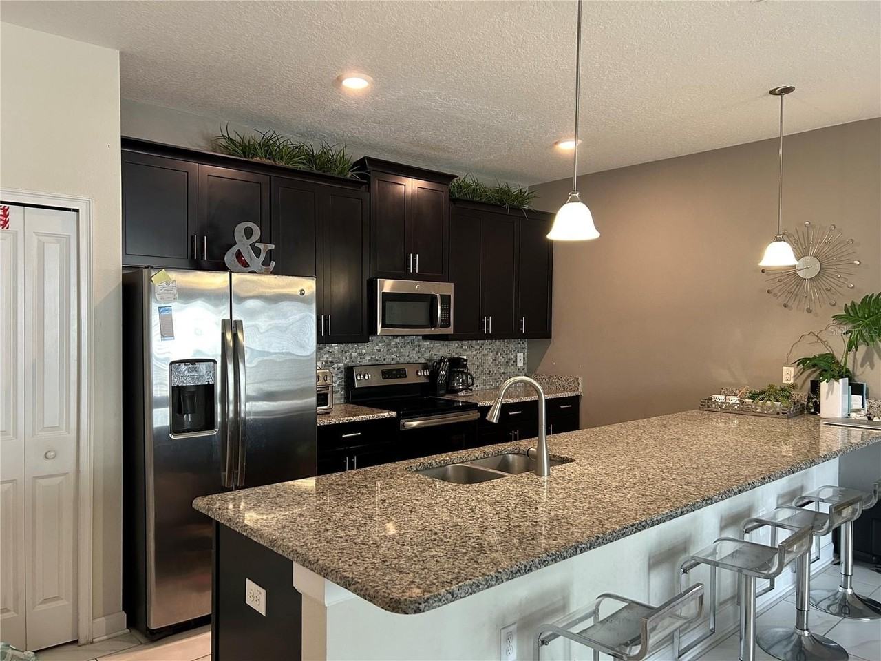 1573 Moon Valley Dr - Photo 3 of 17