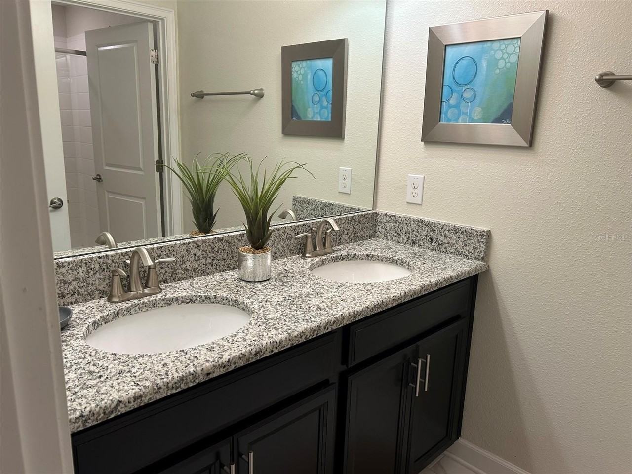 1573 Moon Valley Dr - Photo 4 of 17