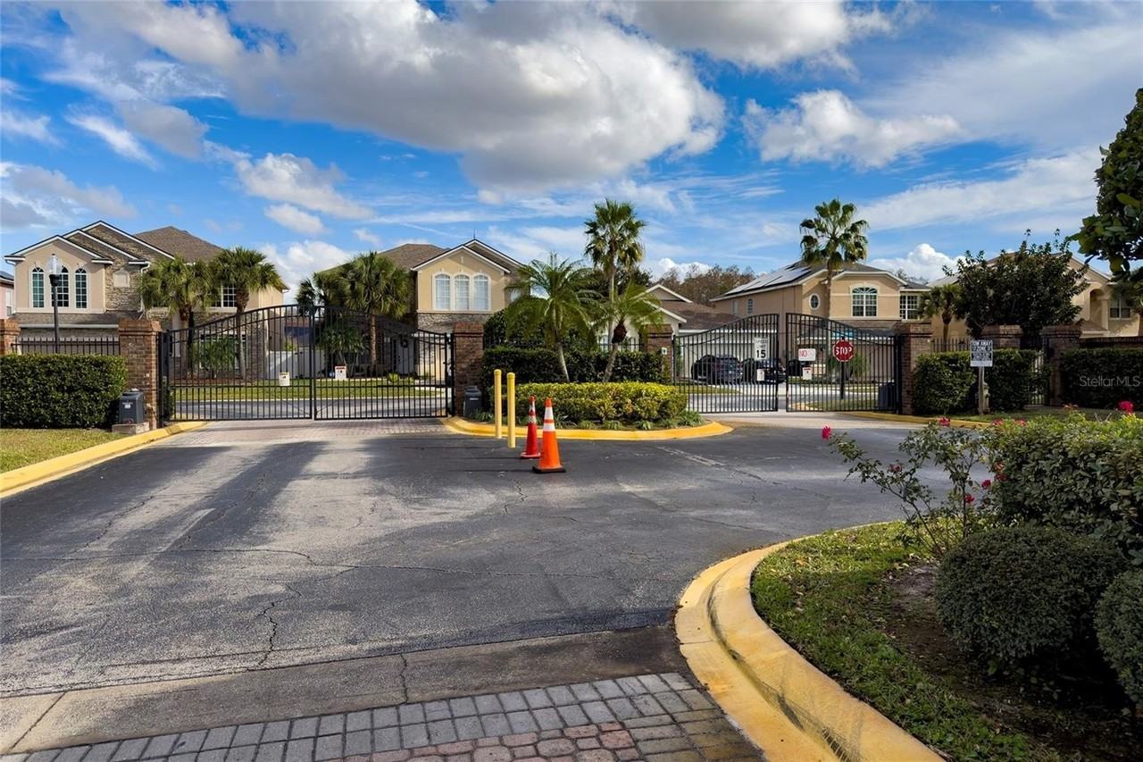 14019 Heron Pond Ct - Photo 5 of 32