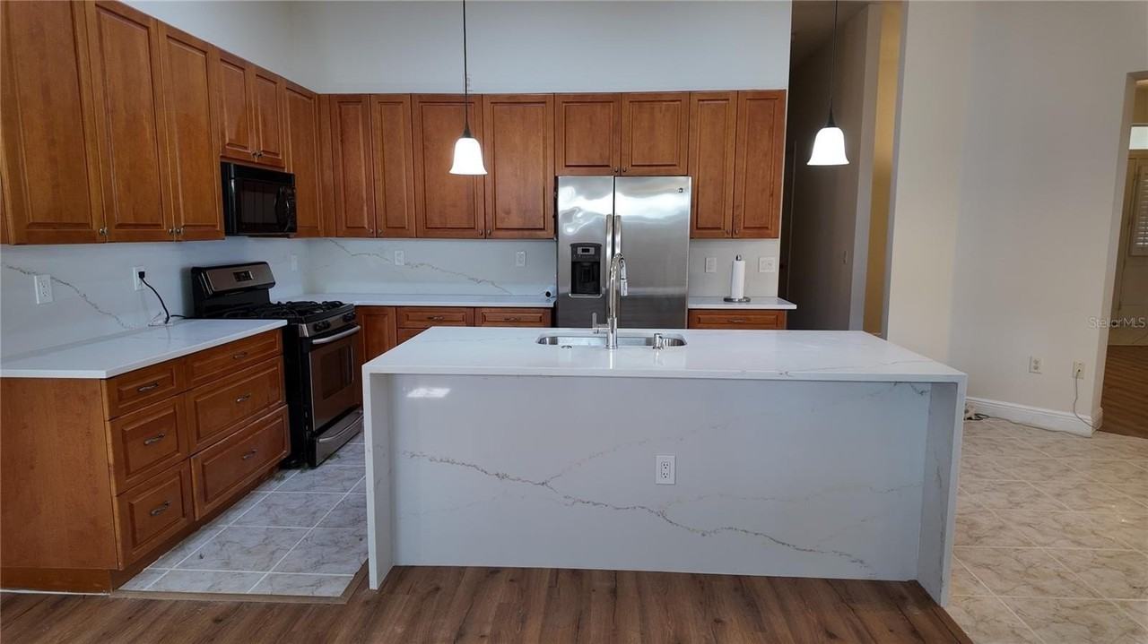 2793 Falcon Rdg - Photo 2 of 17