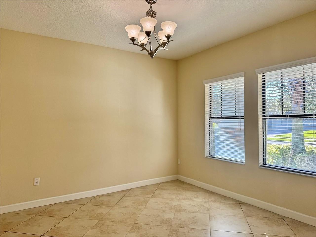 2262 Romanum Dr - Photo 5 of 49