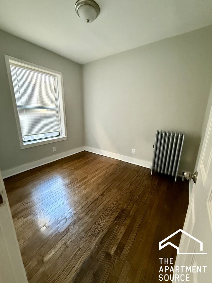 6949 S Paxton Ave #1A - Photo 3 of 7