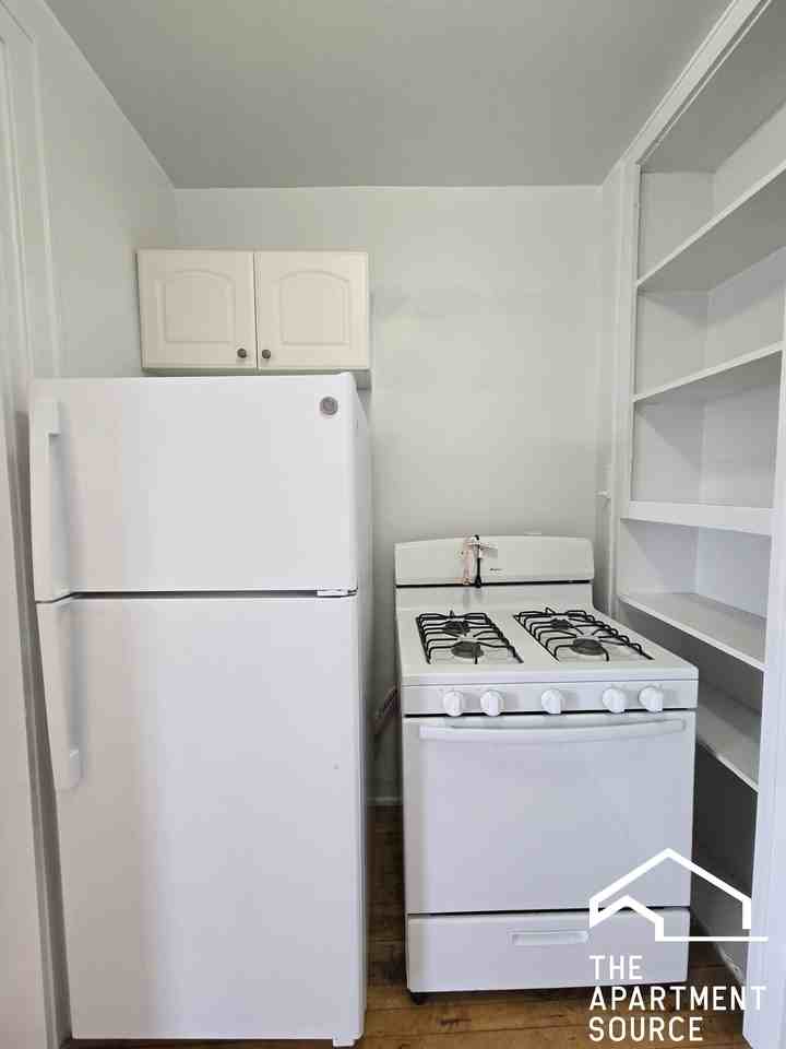 4416 N Whipple St #1E - Photo 2 of 9