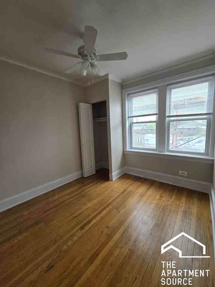 4416 N Whipple St #1E - Photo 4 of 9