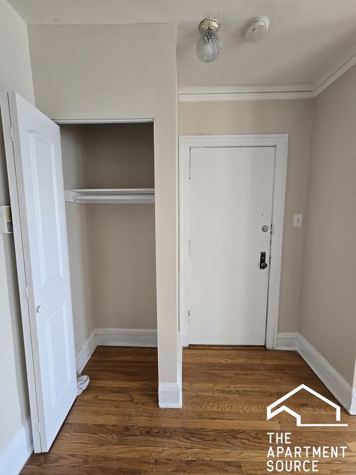 4416 N Whipple St #1E - Photo 6 of 9