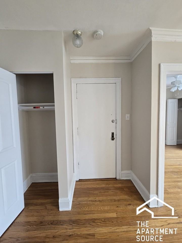 4416 N Whipple St #1E - Photo 7 of 9