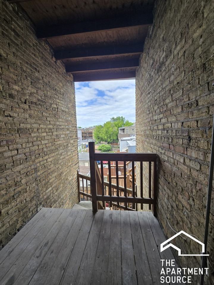 4416 N Whipple St #1E - Photo 7 of 8