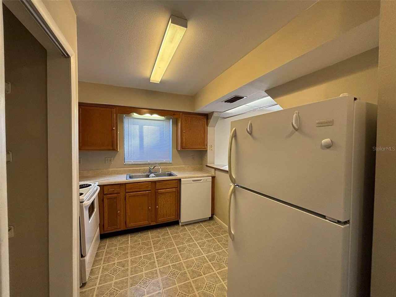 812 S Floral Ave - Photo 5 of 13