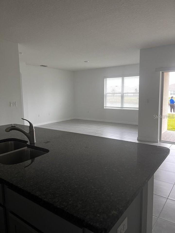 521 Nicken Grv - Photo 6 of 12