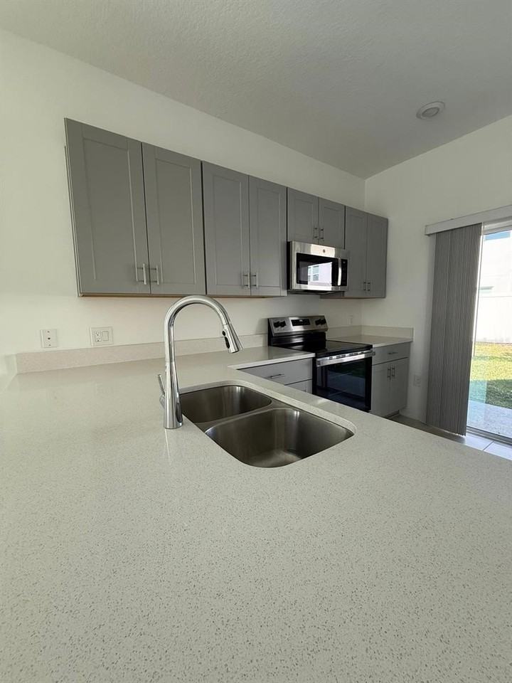 3240 Skyline Loop - Photo 6 of 26