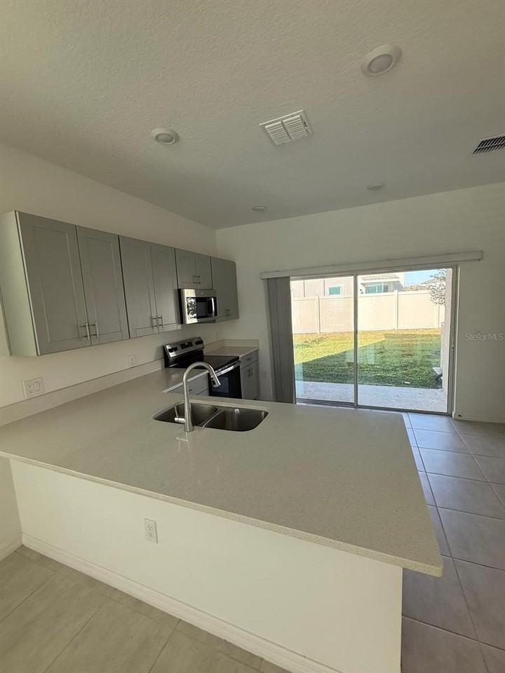 3240 Skyline Loop - Photo 7 of 26