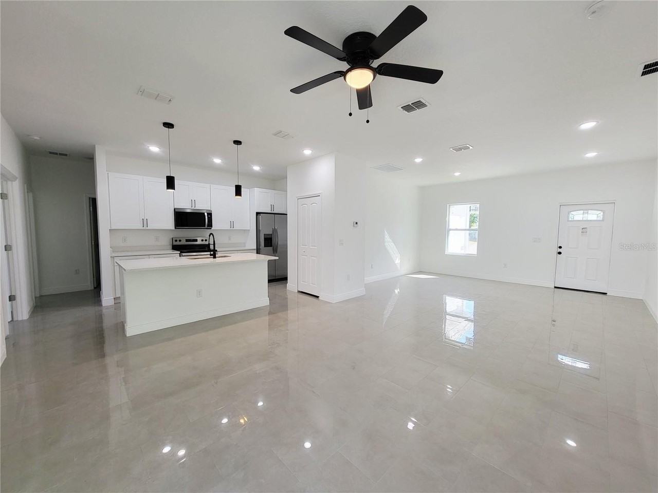 1171 Sapphire St Se - Photo 4 of 12