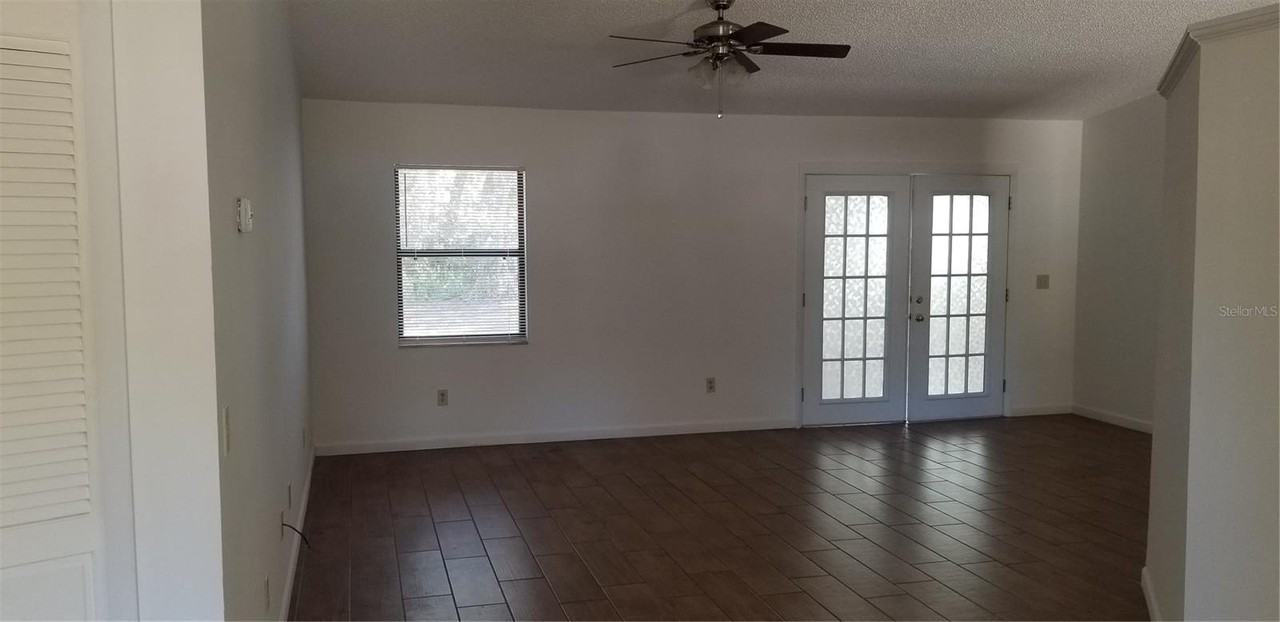 594 Heather Ln - Photo 2 of 10