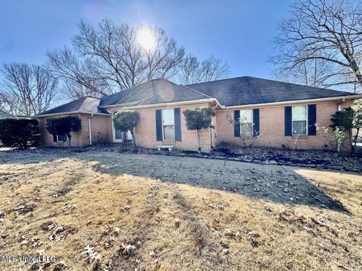 465 Augusta Dr - Photo 2 of 15