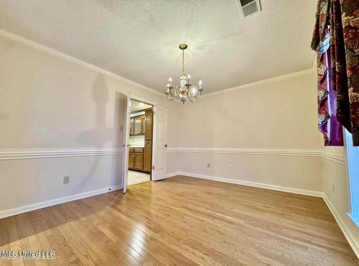 465 Augusta Dr - Photo 6 of 15