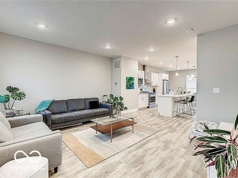 2579 Filson St - Photo 4 of 17