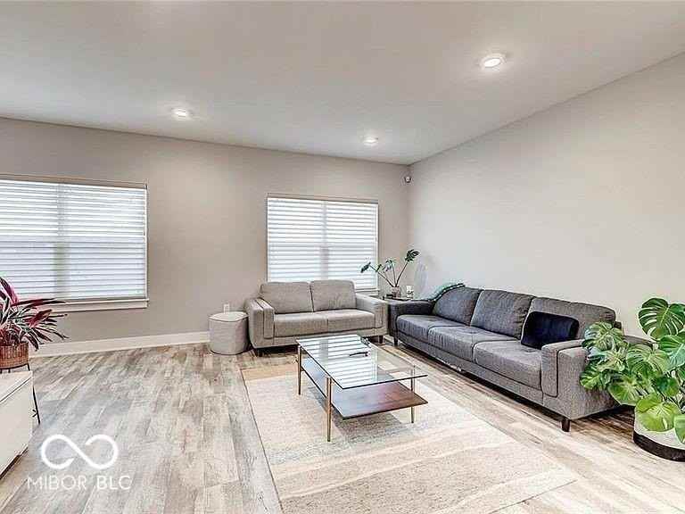 2579 Filson St - Photo 6 of 17