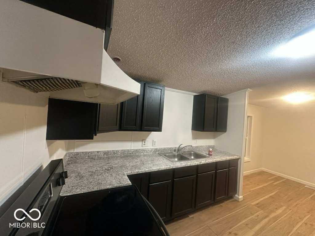 9318 Elmtree Ct - Photo 5 of 10