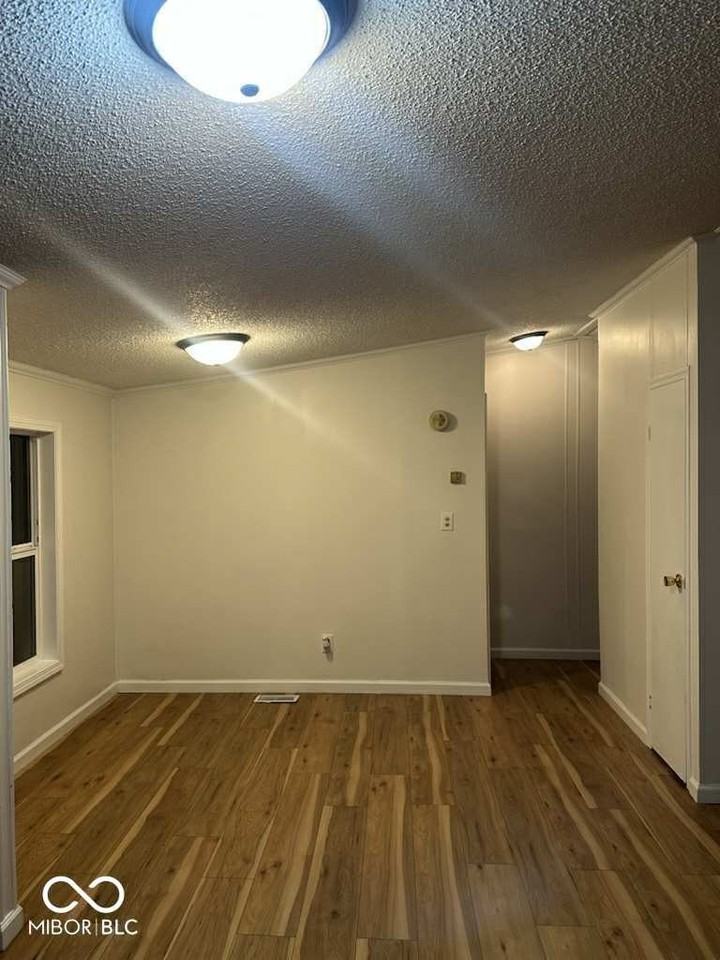 9318 Elmtree Ct - Photo 7 of 10