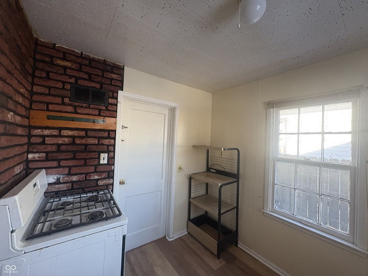 3448 Kinnear Ave - Photo 4 of 14